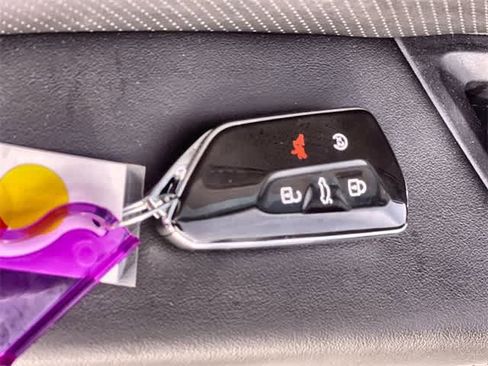 Used 2024 Volkswagen Atlas Cross Sport SE image 21