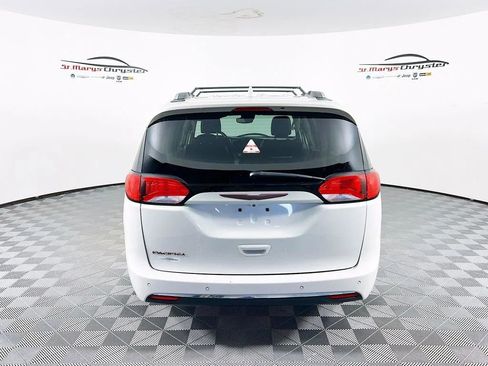 Used 2017 Chrysler Pacifica Touring-L Plus w/ Advanced Safetytec Group FWD image 7