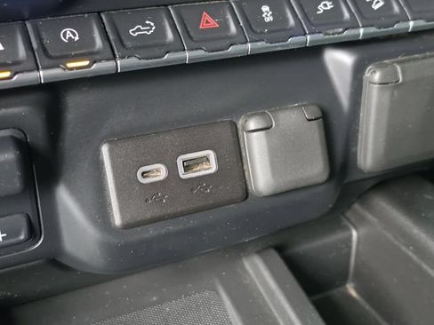 Used 2022 Chevrolet Silverado 1500 LTZ AWD/4WD image 27