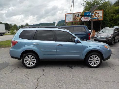 Used 2011 Subaru Forester 2.5X Limited AWD/4WD image 4