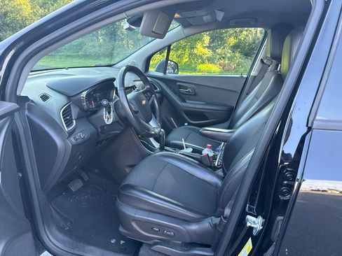 Certified 2021 Chevrolet Trax LT w/ LT Convenience Package AWD/4WD image 5
