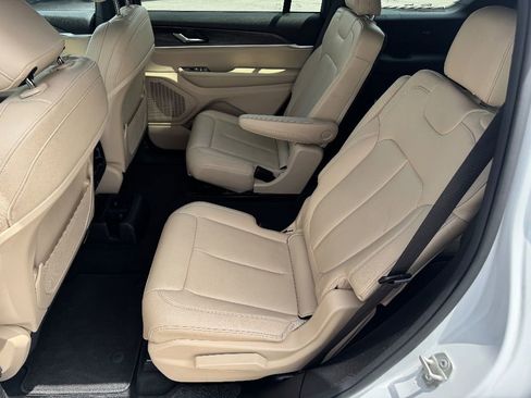 Used 2024 Jeep Grand Cherokee L Limited image 14