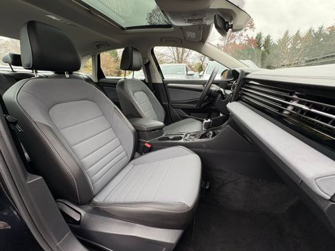 Used 2025 Volkswagen Jetta SE image 36