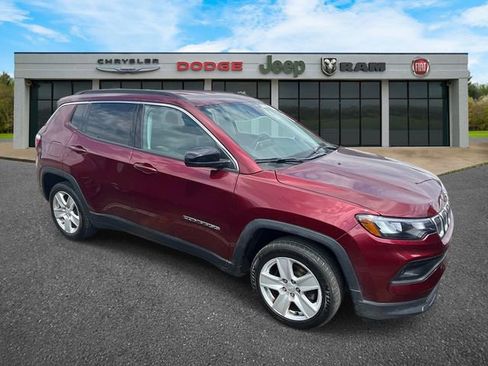 Used 2022 Jeep Compass Latitude image 2