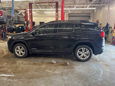 Used 2019 GMC Terrain SLE w/ Driver Convenience Package image 2