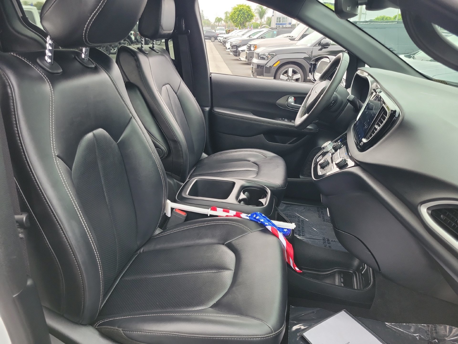 Certified 2025 Chrysler Pacifica Select FWD image 19