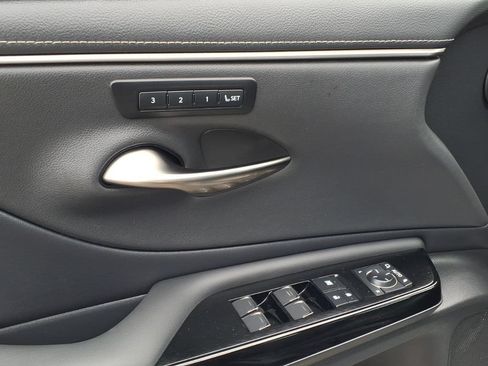 Used 2023 Lexus ES 350 w/ Premium Package FWD image 4