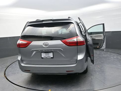 Used 2018 Toyota Sienna XLE FWD image 33