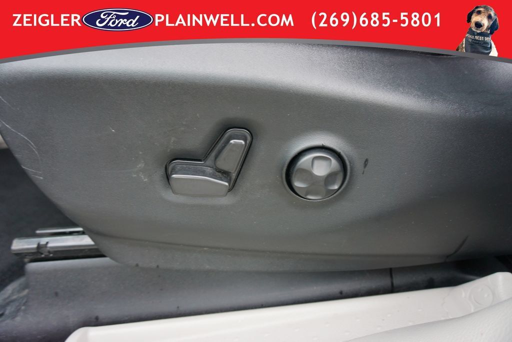 Used 2024 Chrysler Pacifica Touring-L FWD image 21