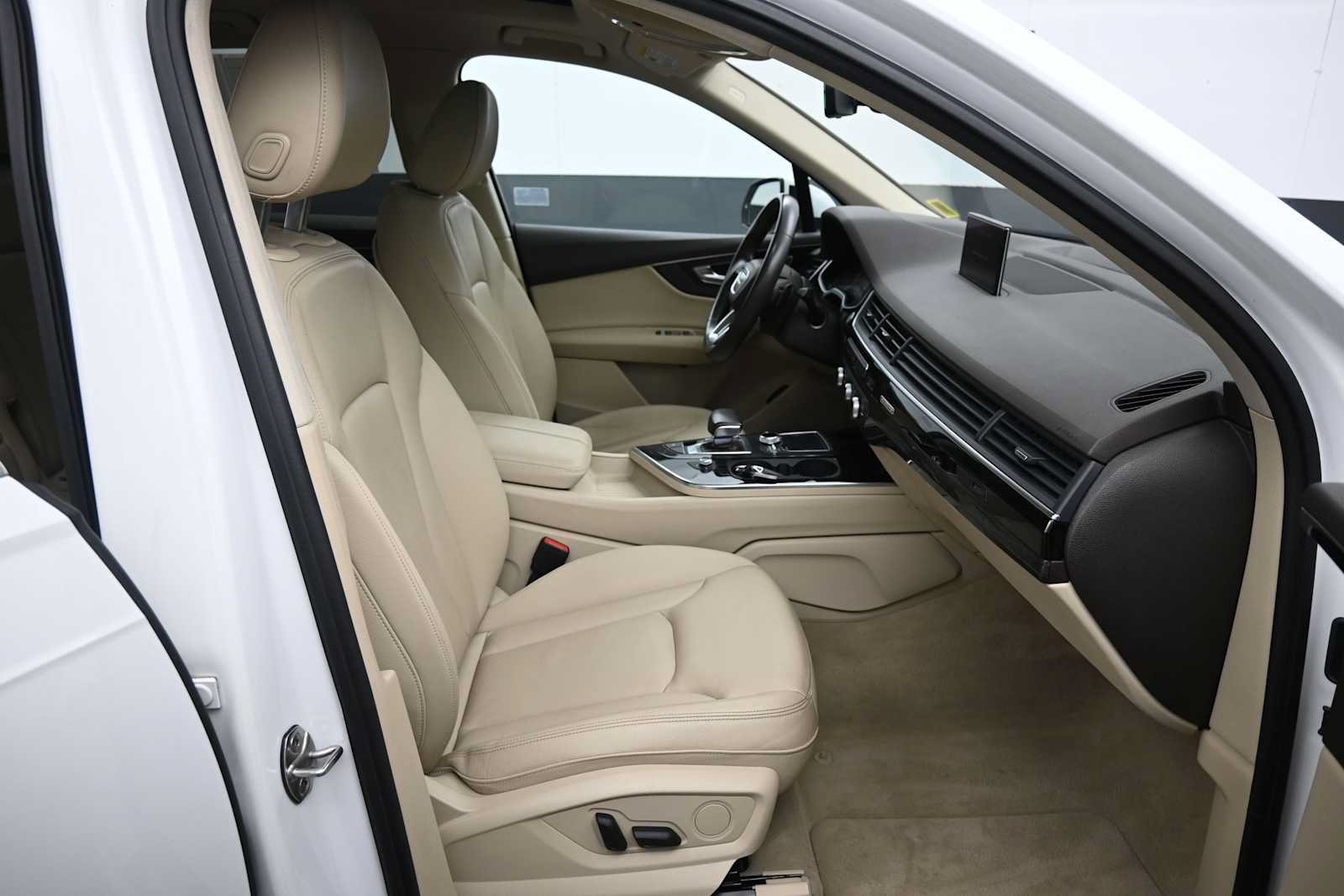 Used 2019 Audi Q7 3.0T Premium w/ Convenience Package AWD/4WD image 27