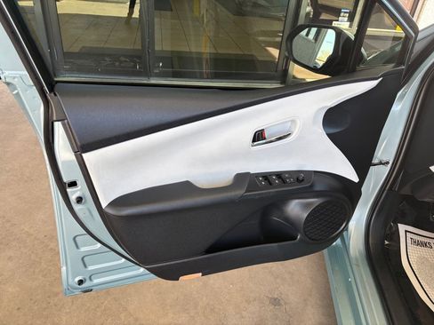 Used 2016 Toyota Prius Two image 8