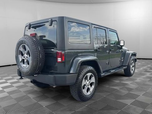 Used 2017 Jeep Wrangler Unlimited Sahara w/ Max Tow Package AWD/4WD image 4