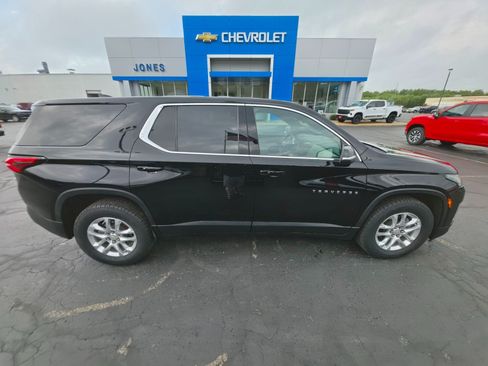 Used 2022 Chevrolet Traverse LS AWD/4WD image 6