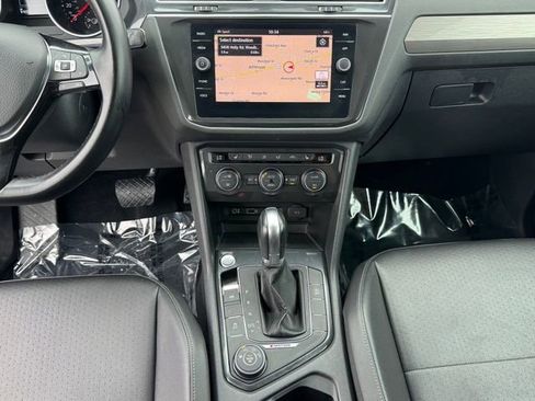 Used 2018 Volkswagen Tiguan SEL AWD/4WD image 18