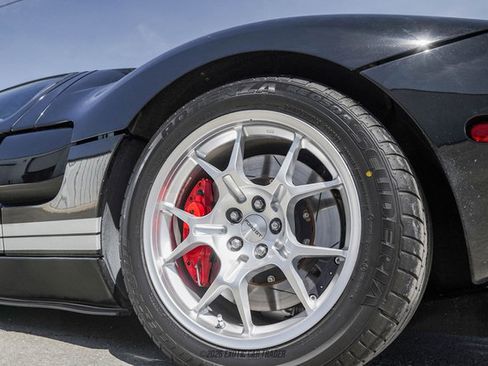 Used 2005 Ford GT RWD image 57