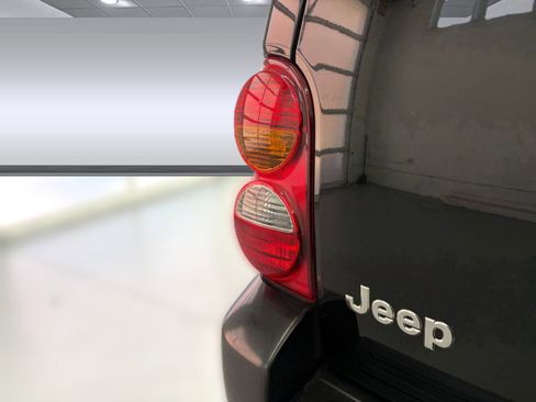 Used 2004 Jeep Liberty Limited w/ Security Group image 11