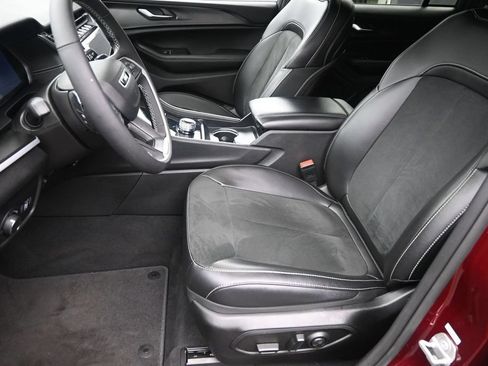 Used 2024 Jeep Grand Cherokee Altitude AWD/4WD image 10