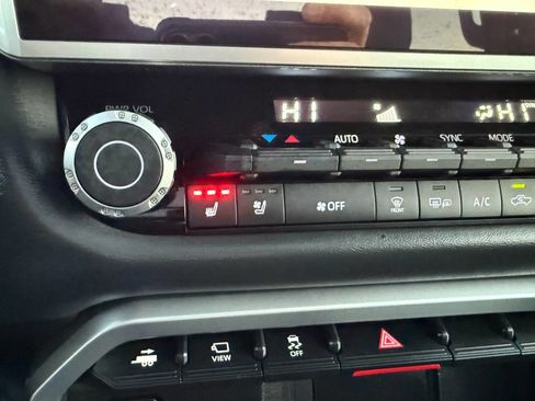 Used 2025 Toyota Tundra Platinum image 47