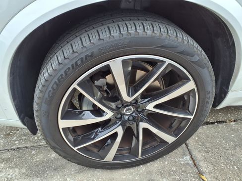 Used 2023 Volvo XC90 B5 Plus image 3