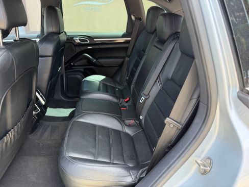 Used 2016 Porsche Cayenne AWD/4WD image 14