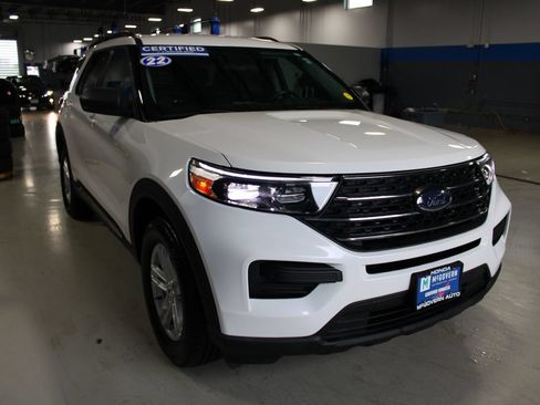 Used 2022 Ford Explorer XLT AWD/4WD image 3