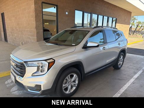 Certified 2022 GMC Terrain SLE w/ Driver Convenience Package image 1