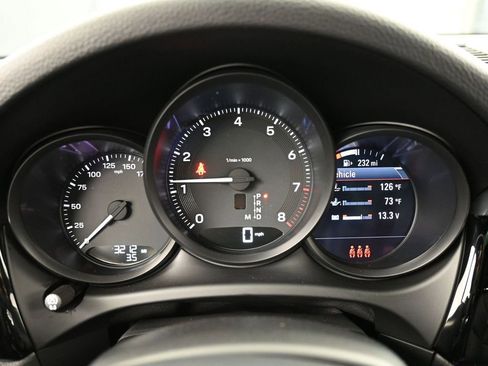 Certified 2025 Porsche Macan image 19