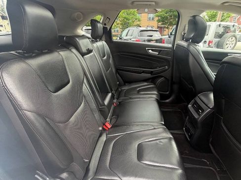 Used 2019 Ford Edge Titanium w/ Equipment Group 301A AWD/4WD image 38