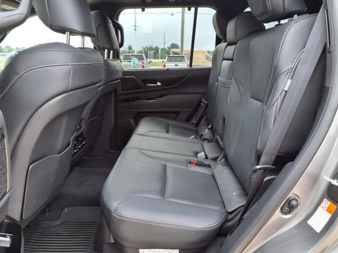 Used 2024 Lexus LX 600 4WD w/ Luxury Package image 16