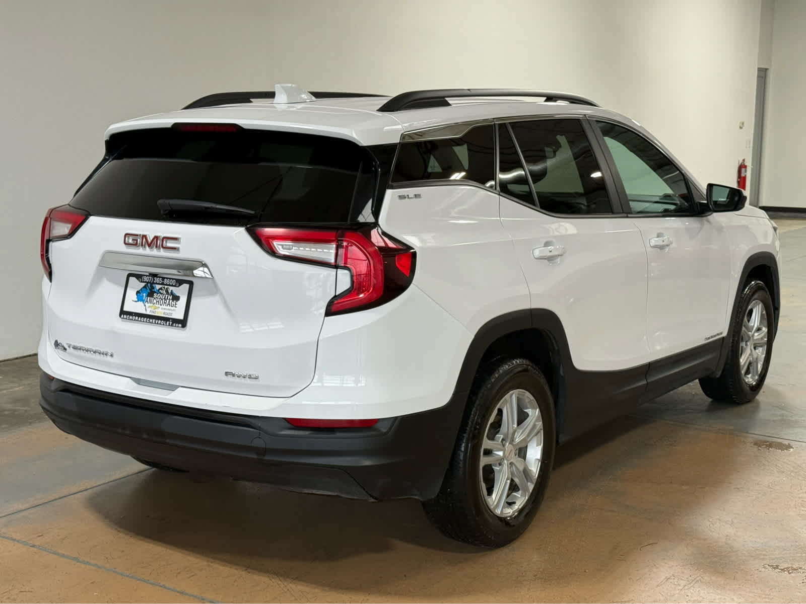 Used 2022 GMC Terrain SLE w/ Driver Convenience Package AWD/4WD image 6