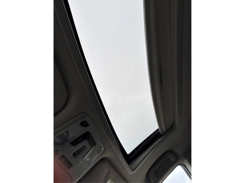 Used 2012 Toyota Sienna SE FWD image 21