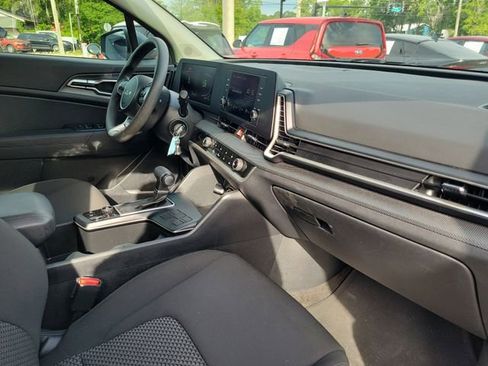 Used 2025 Kia Sportage LX FWD image 34