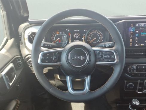 Used 2025 Jeep Wrangler Unlimited Sport AWD/4WD image 18