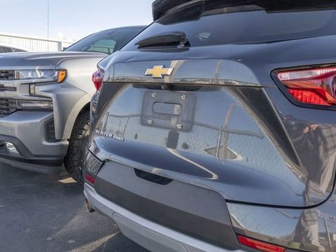 Used 2021 Chevrolet Blazer LT image 2