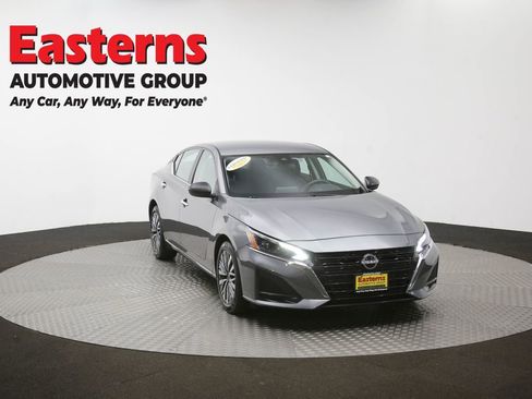 Used 2025 Nissan Altima 2.5 SV FWD image 50