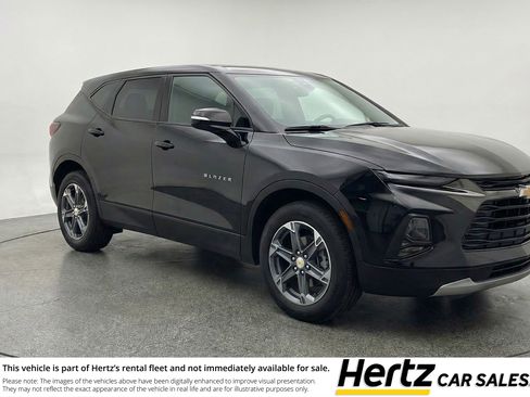 Used 2025 Chevrolet Blazer LT image 1