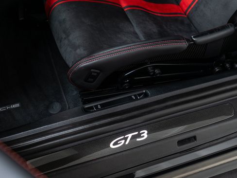 Certified 2018 Porsche 911 GT3 RWD image 19
