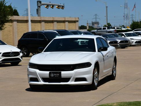 Used 2023 Dodge Charger SXT RWD image 2