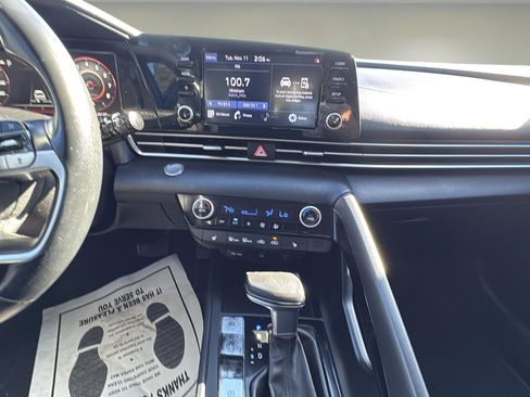 Used 2021 Hyundai Elantra SEL w/ Convenience + Premium Package image 10