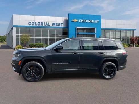 Used 2023 Jeep Grand Cherokee L Limited w/ Trailer Tow Group (B) AWD/4WD image 3