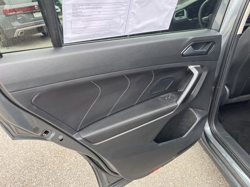 Used 2024 Volkswagen Tiguan SE image 11