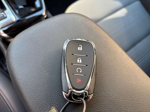 Used 2025 Chevrolet Trax LT FWD image 24