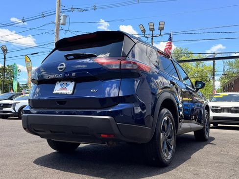 Used 2024 Nissan Rogue SV FWD image 9