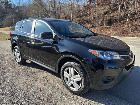 Used 2015 Toyota RAV4 LE image 10