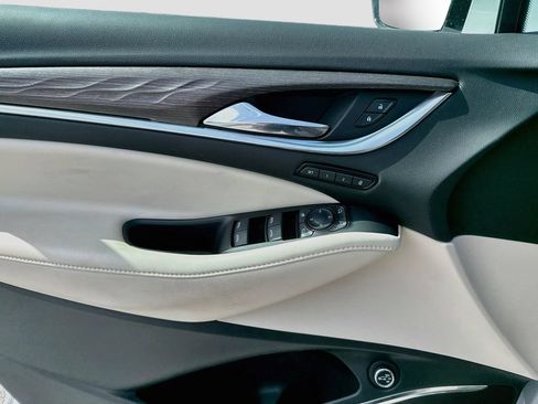 Used 2024 Buick Enclave Avenir FWD image 9
