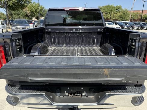 Used 2025 GMC Sierra 1500 SLT AWD/4WD image 30