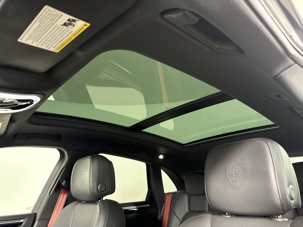 Certified 2023 Porsche Macan AWD/4WD image 42