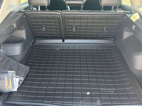 New 2025 Volkswagen Tiguan SE image 25