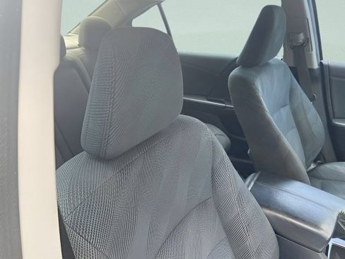 Used 2017 Honda Accord EX image 8