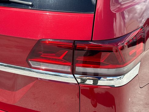 Used 2021 Volkswagen Atlas SE w/ Towing Package FWD image 25